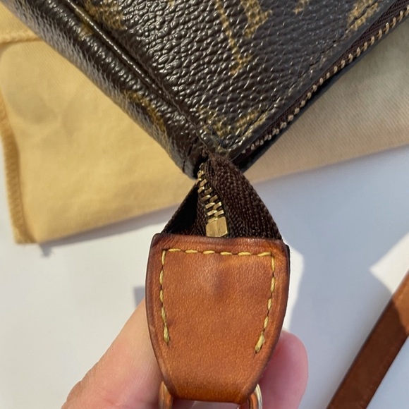 Vintage Louis Vuitton mini pochette - Picture 6 of 8